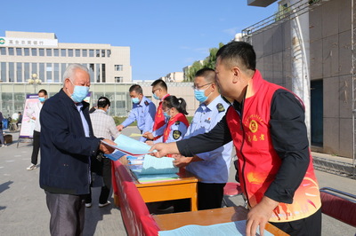 高臺(tái)縣市場監(jiān)管局開展“質(zhì)量月”法律咨詢宣傳活動(dòng) 助力新時(shí)代文明實(shí)踐